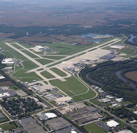 is there an airport in rockford illinois